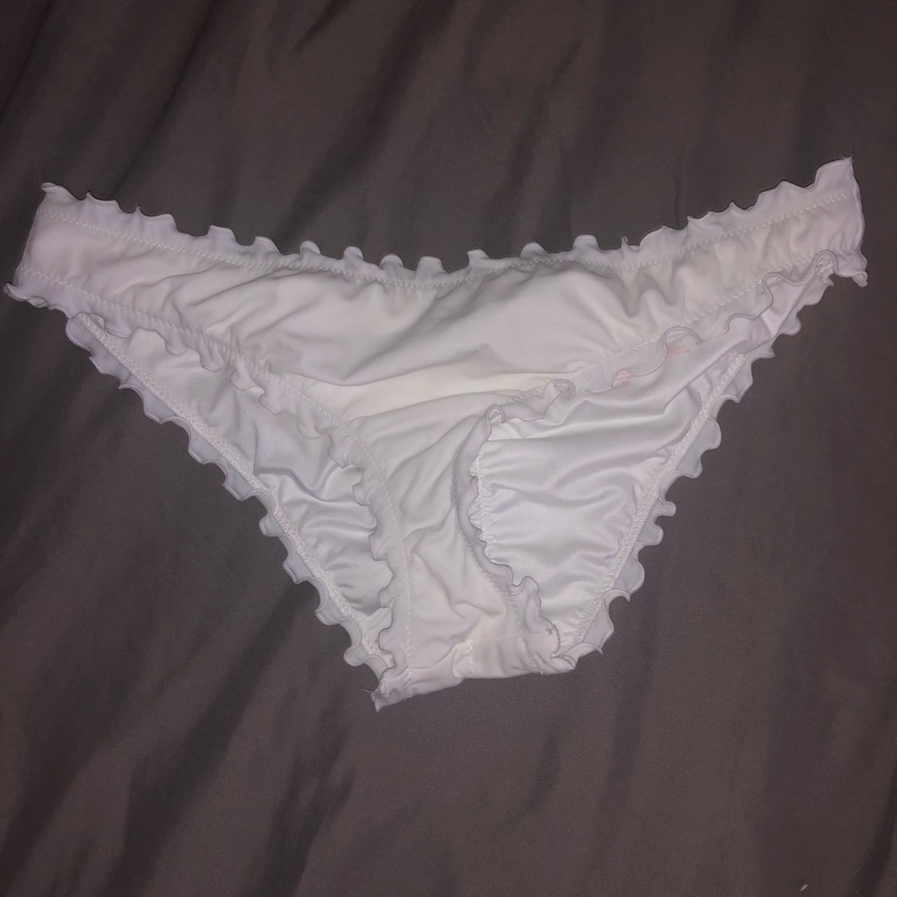 SHADE AND SHORE WHITE RUFFLE BIKINI BOTTOMS